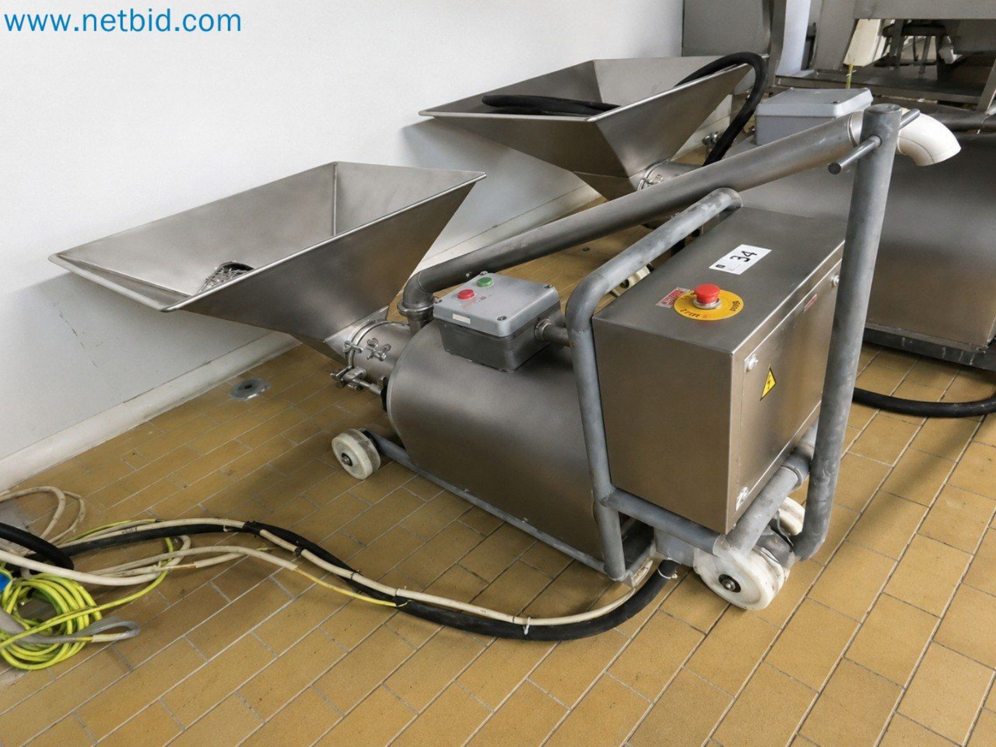 Meat and poultry processing machinery and equipment
-1