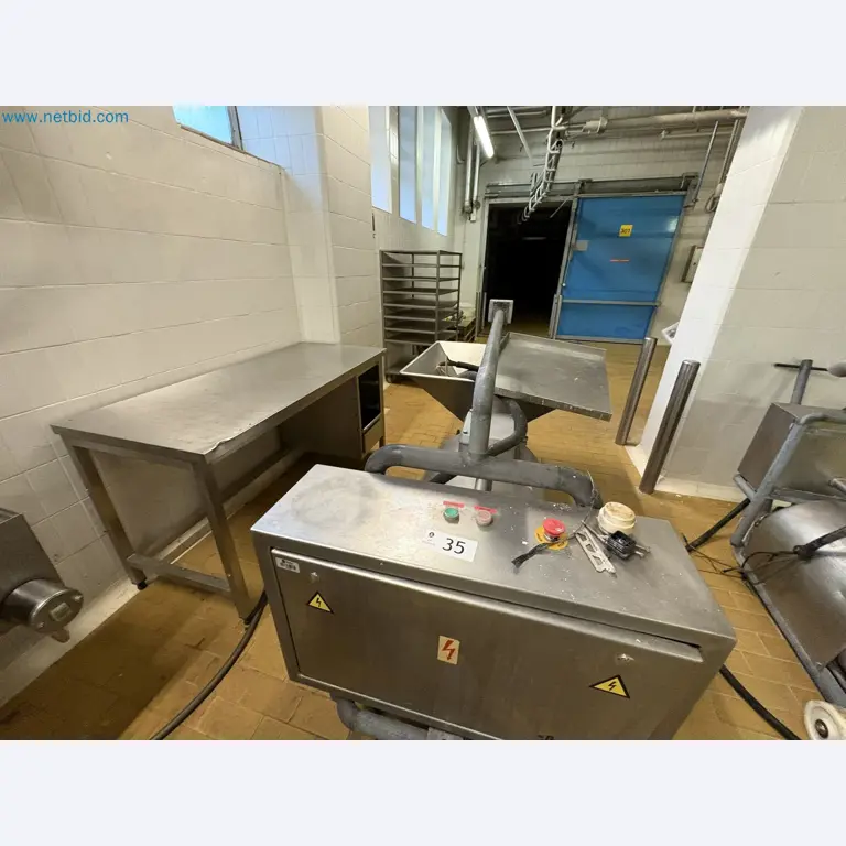 Meat and poultry processing machinery and equipment
-1