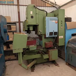 CNC milling machine HURCO MB4