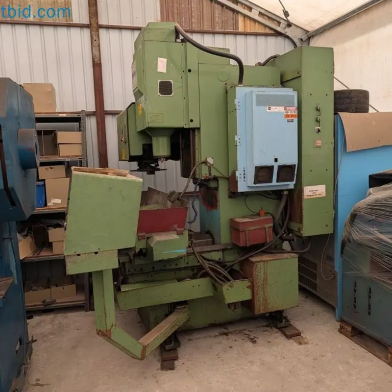 CNC milling machine HURCO MB4