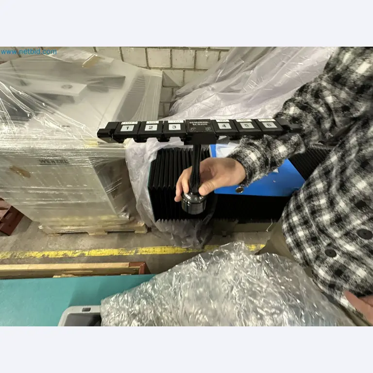 Vstřikovací lisy a 3D souřadnicové měřicí stroje-13