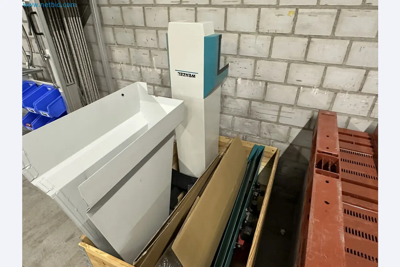 Vstřikovací lisy a 3D souřadnicové měřicí stroje-16