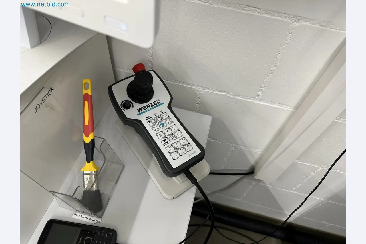 Vstřikovací lisy a 3D souřadnicové měřicí stroje-3