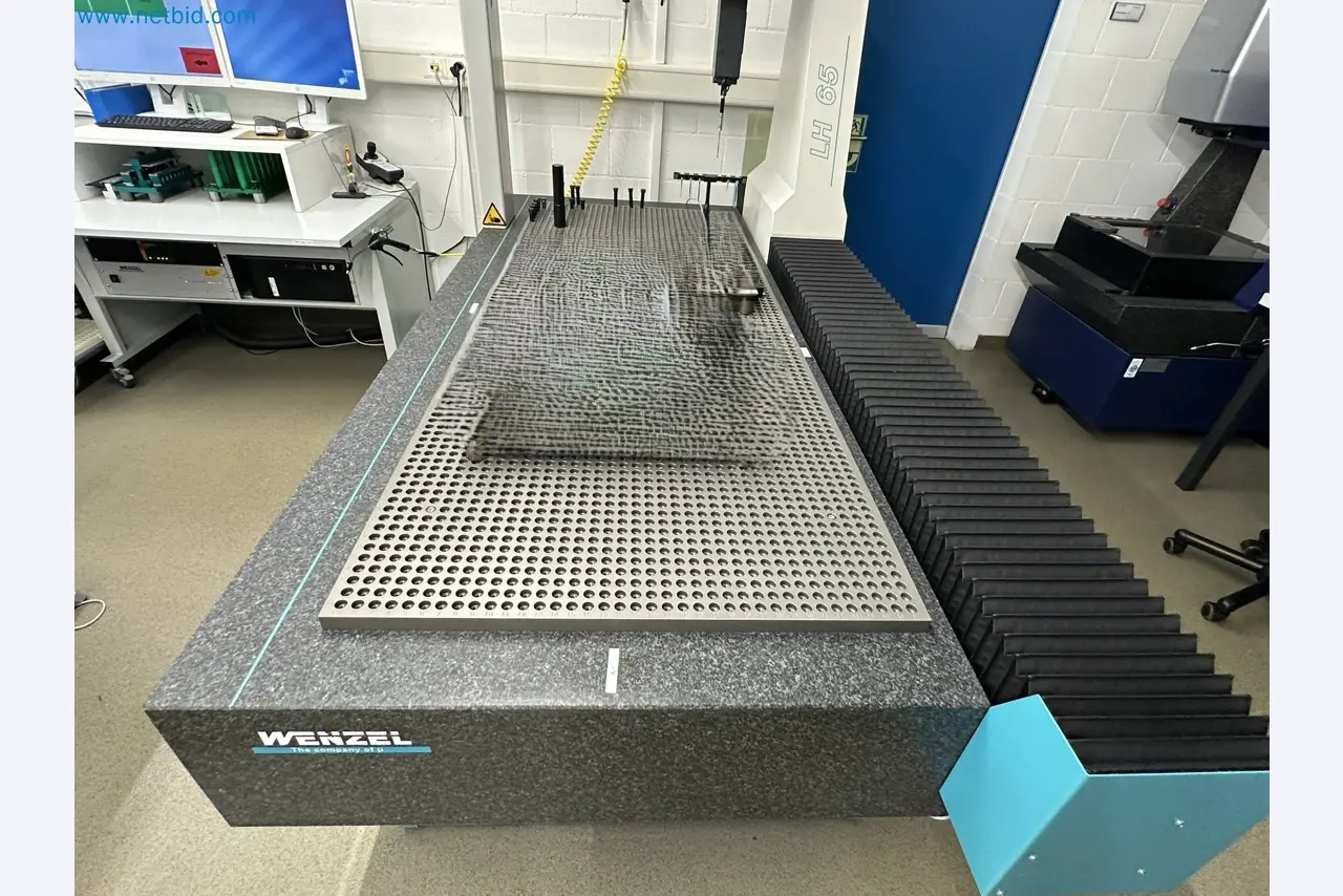 Vstřikovací lisy a 3D souřadnicové měřicí stroje-4