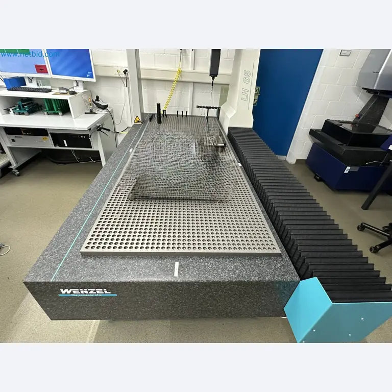 Vstřikovací lisy a 3D souřadnicové měřicí stroje-4