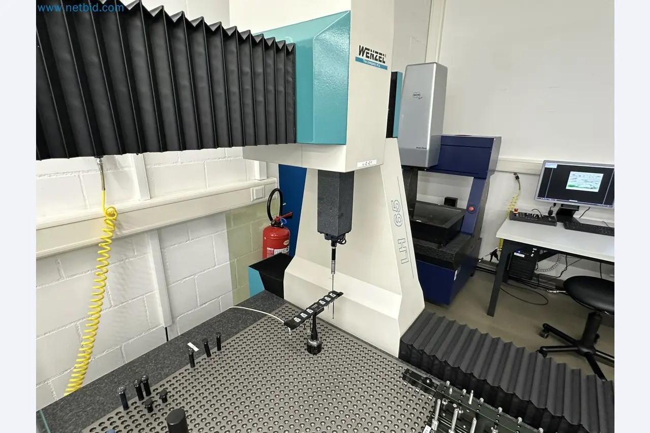 Vstřikovací lisy a 3D souřadnicové měřicí stroje-5