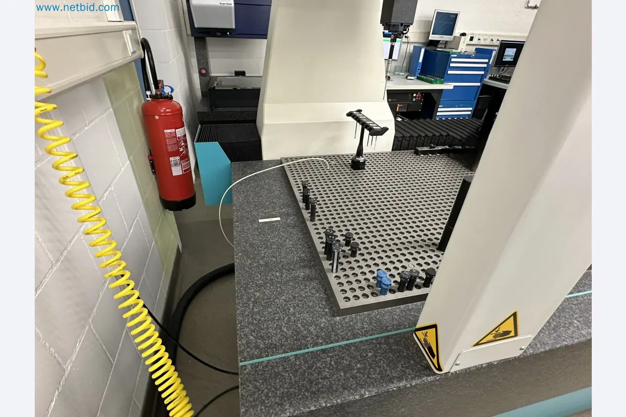 Vstřikovací lisy a 3D souřadnicové měřicí stroje-9