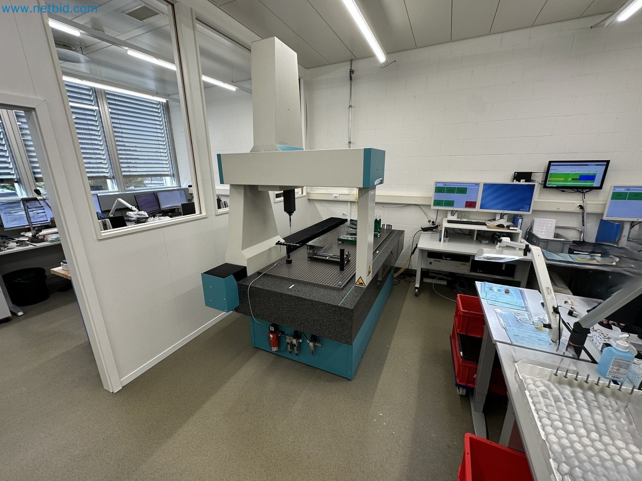 Vstřikovací lisy a 3D souřadnicové měřicí stroje-1