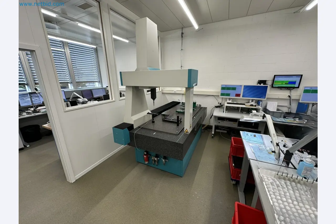 Vstřikovací lisy a 3D souřadnicové měřicí stroje-1