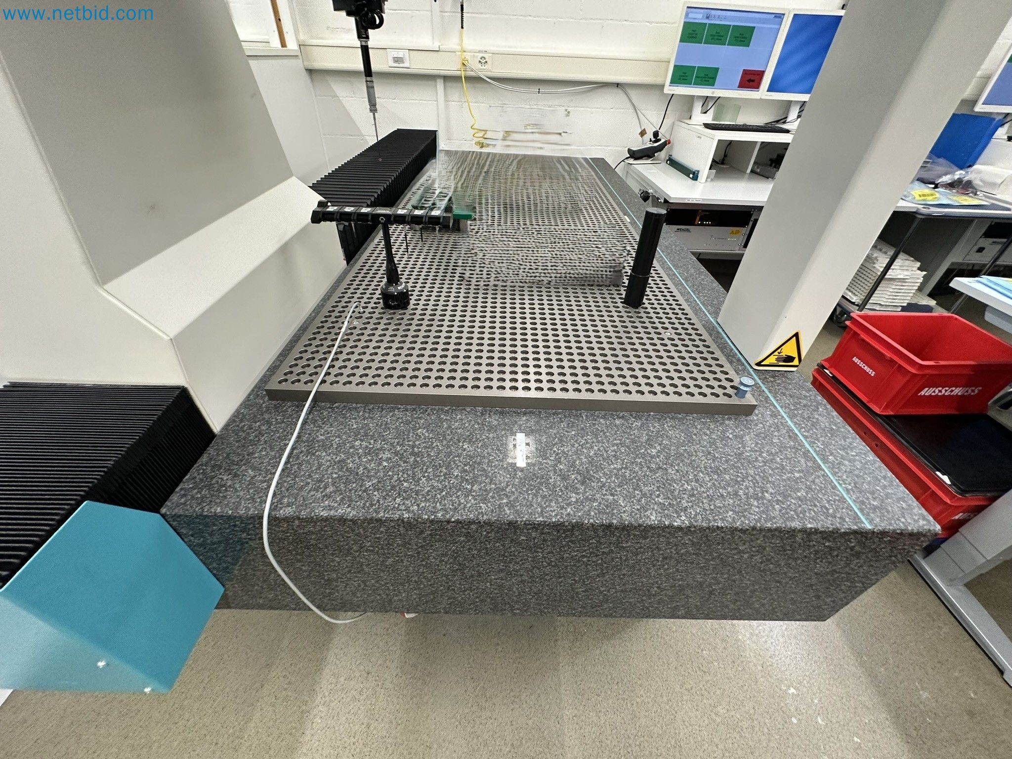 Vstřikovací lisy a 3D souřadnicové měřicí stroje-2