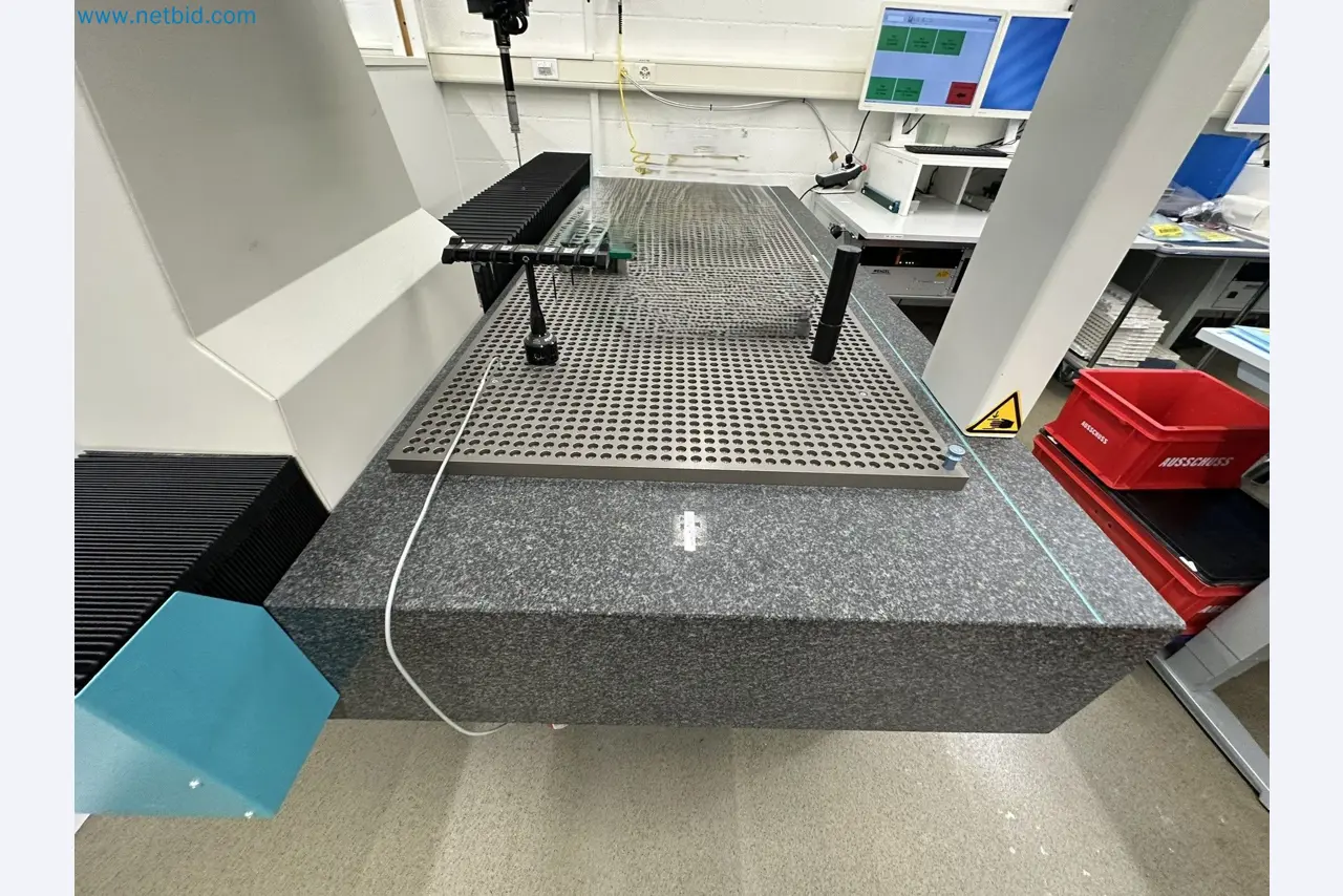 Vstřikovací lisy a 3D souřadnicové měřicí stroje-2