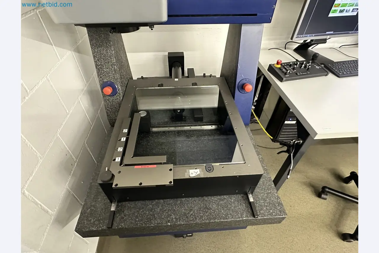 Vstřikovací lisy a 3D souřadnicové měřicí stroje-2