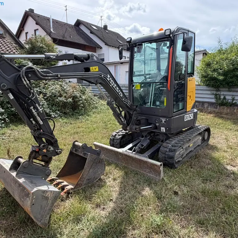 Compact excavators Volvo ECR25DFL