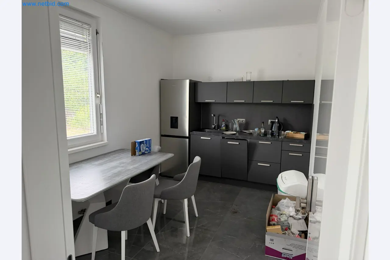 Property with commercial building, restaurant, and garage /
Online auction with incremental reduction of the starting price-13