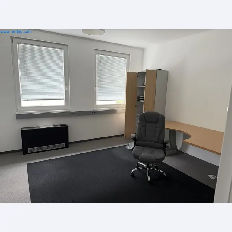 Property with commercial building, restaurant, and garage /
Online auction with incremental reduction of the starting price-16