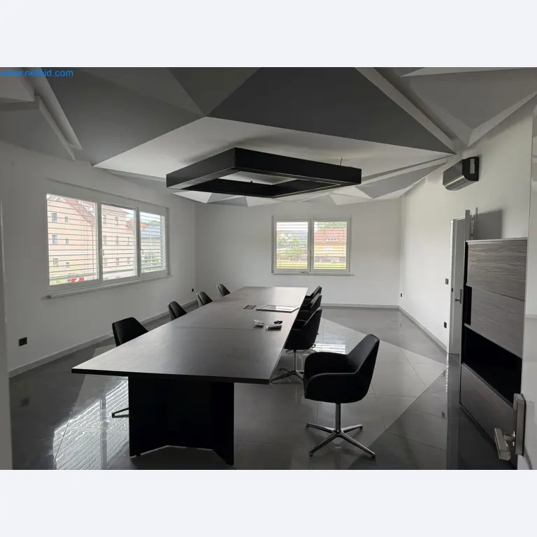 Property with commercial building, restaurant, and garage /
Online auction with incremental reduction of the starting price-18