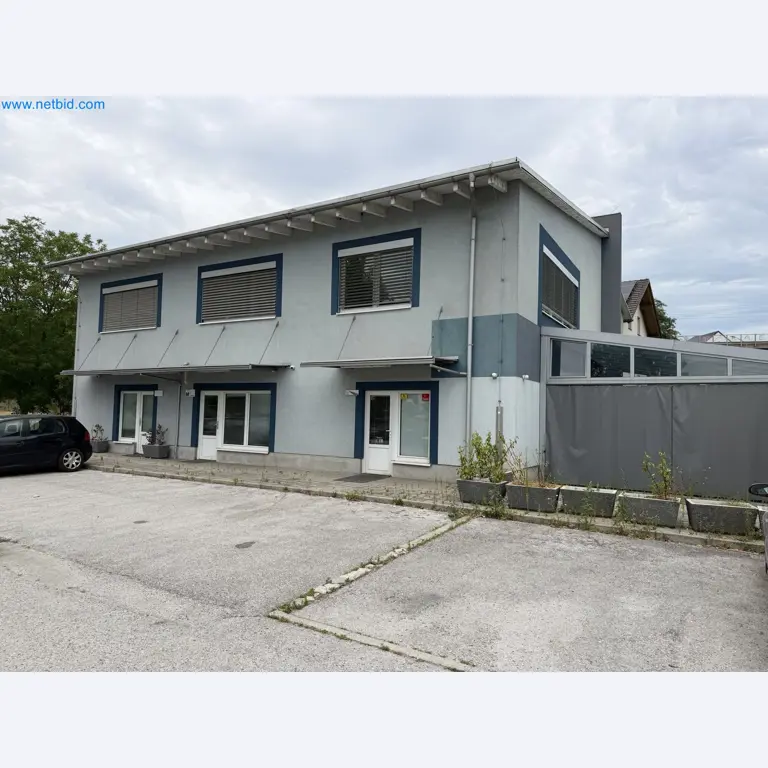 Property with commercial building, restaurant, and garage /
Online auction with incremental reduction of the starting price-1
