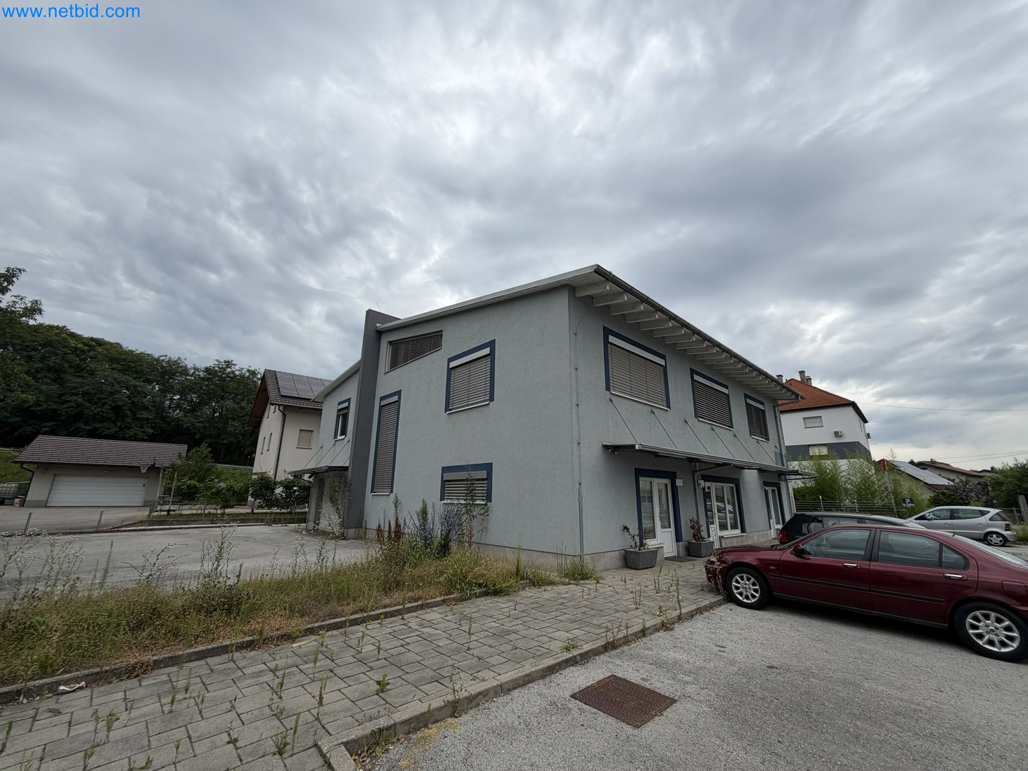Property with commercial building, restaurant, and garage /
Online auction with incremental reduction of the starting price-23