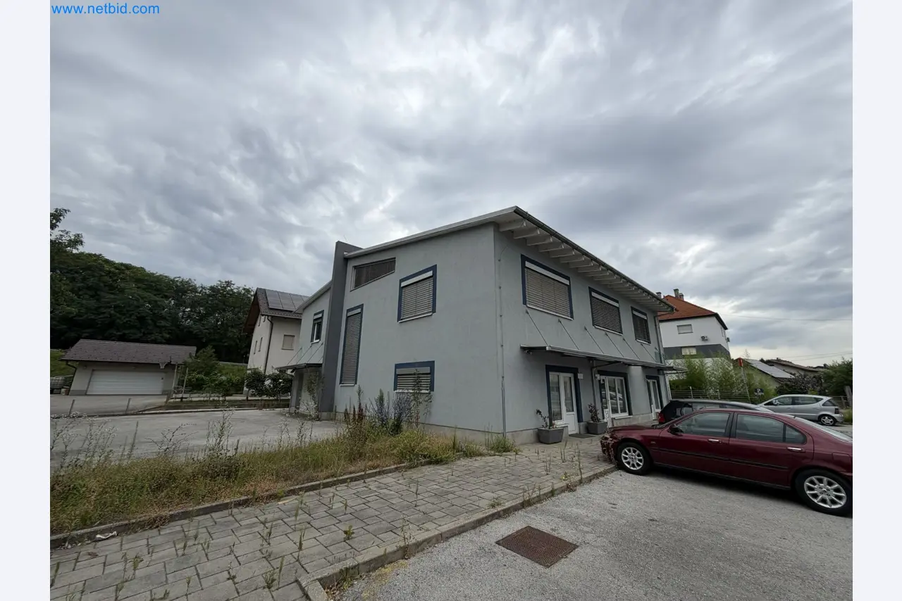 Property with commercial building, restaurant, and garage /
Online auction with incremental reduction of the starting price-23