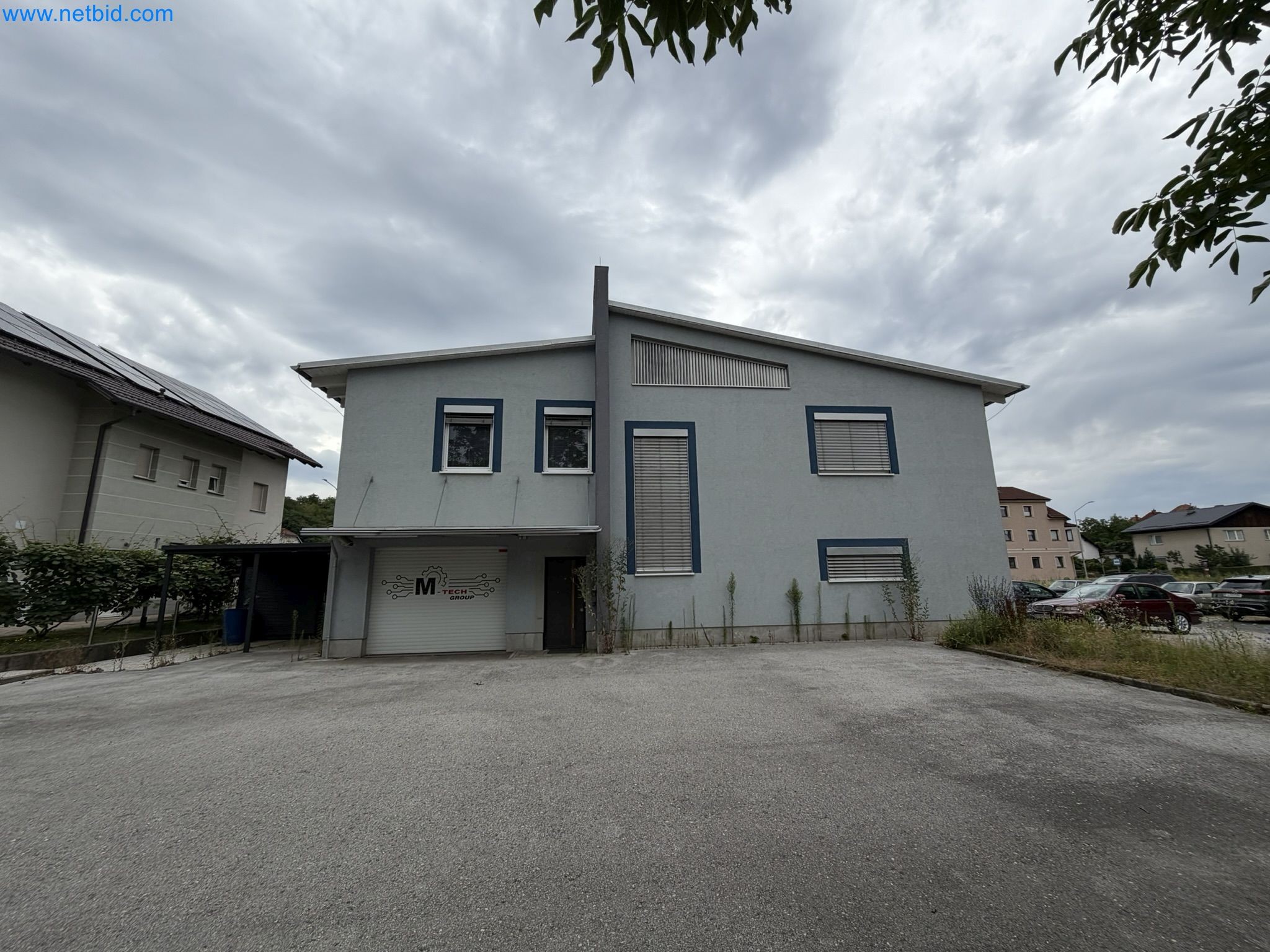 Property with commercial building, restaurant, and garage /
Online auction with incremental reduction of the starting price-24