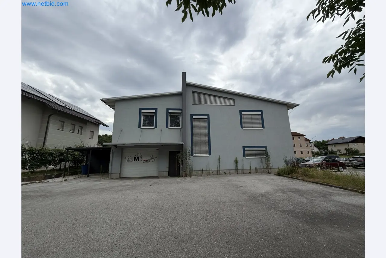 Property with commercial building, restaurant, and garage /
Online auction with incremental reduction of the starting price-24
