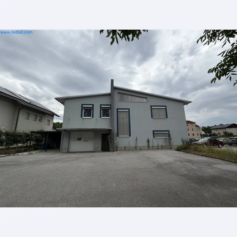 Property with commercial building, restaurant, and garage /
Online auction with incremental reduction of the starting price-24