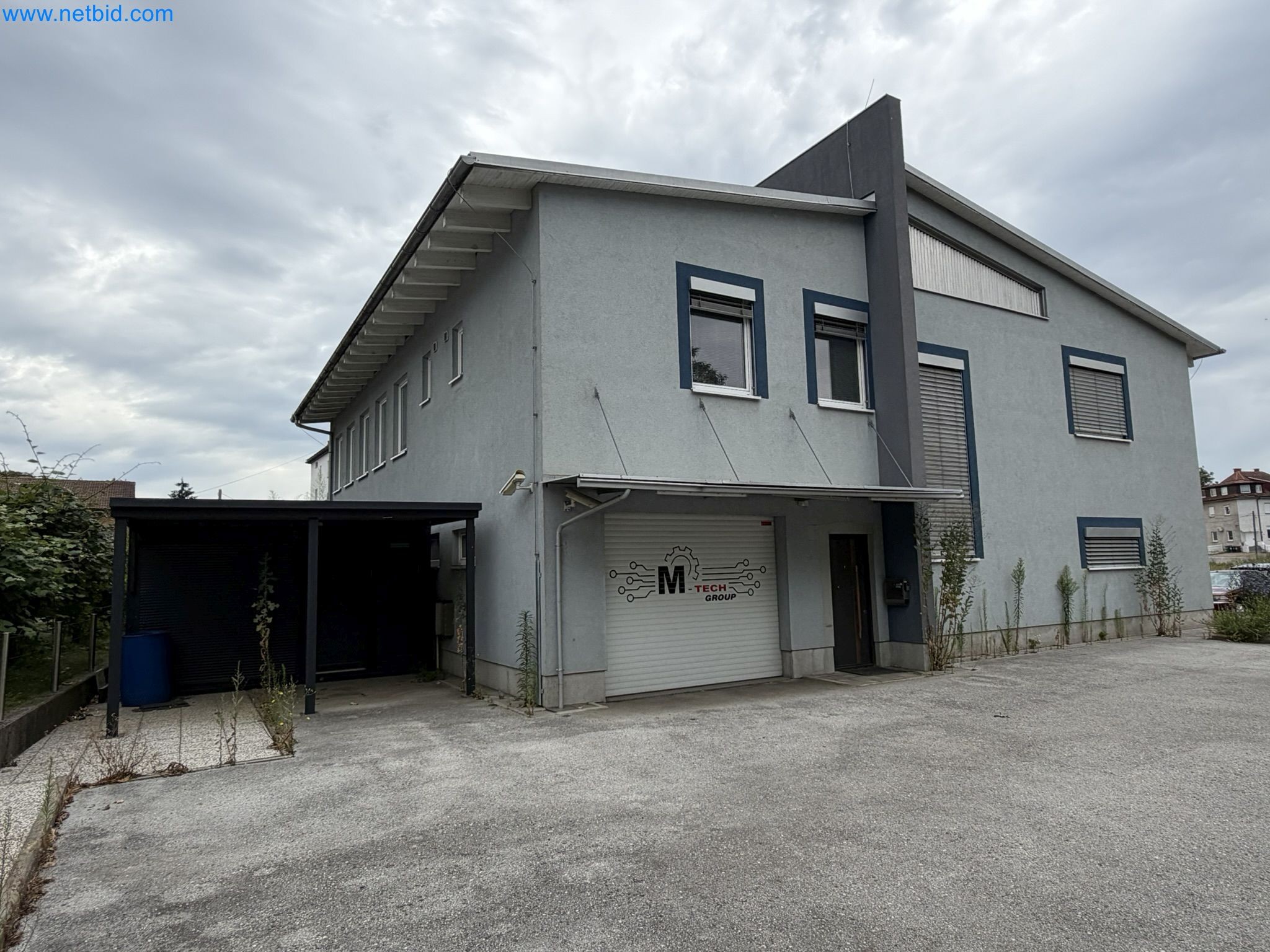 Property with commercial building, restaurant, and garage /
Online auction with incremental reduction of the starting price-26
