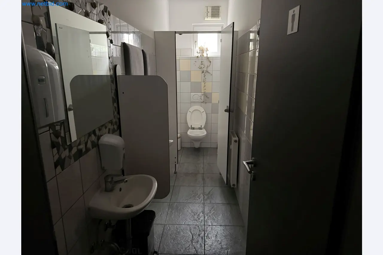 Property with commercial building, restaurant, and garage /
Online auction with incremental reduction of the starting price-29
