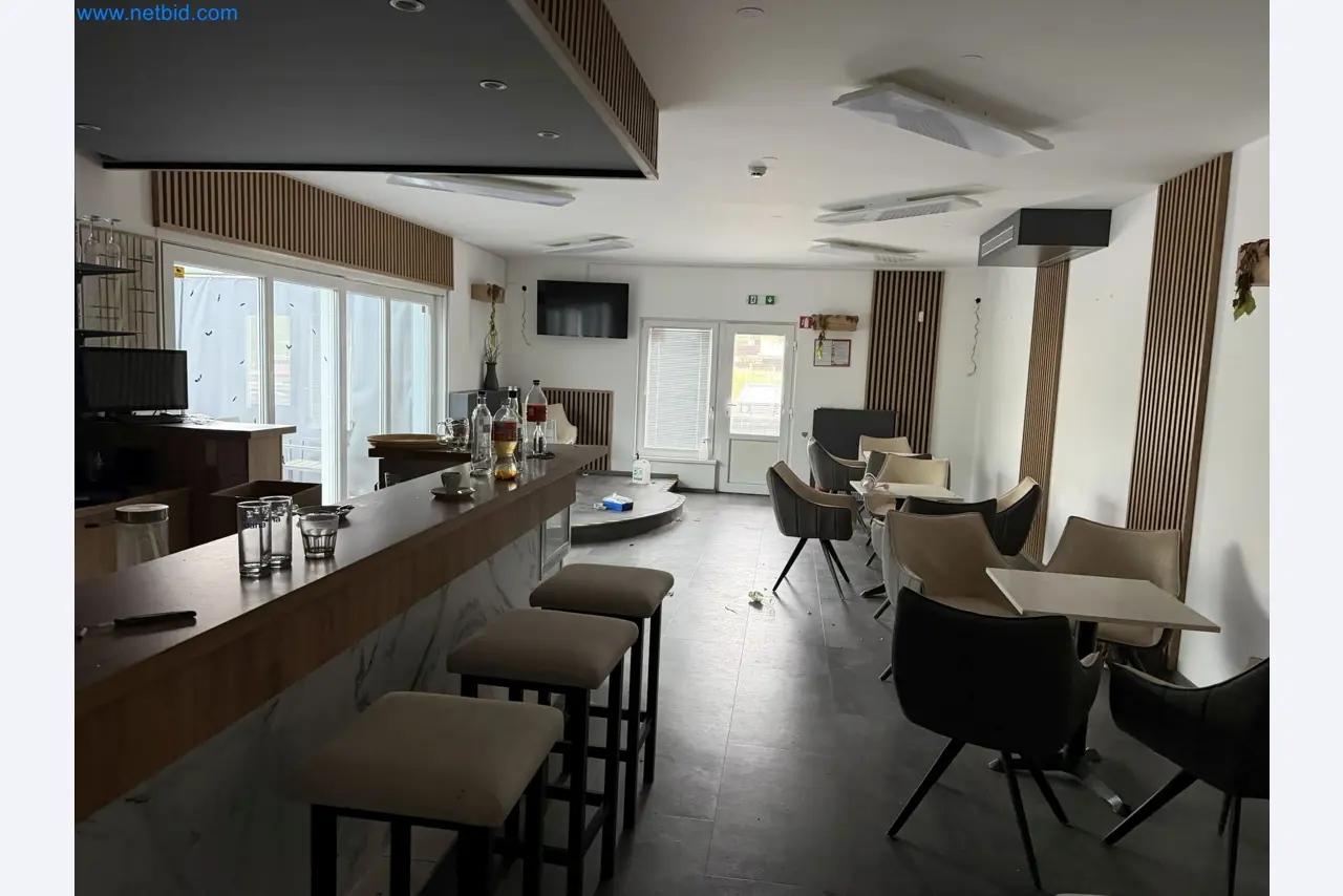 Property with commercial building, restaurant, and garage /
Online auction with incremental reduction of the starting price-2