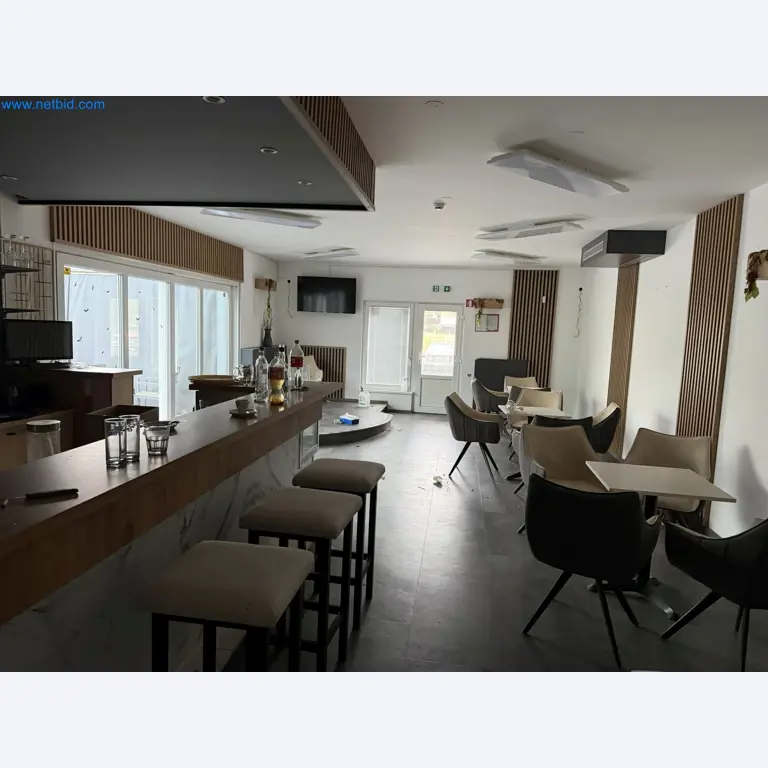 Property with commercial building, restaurant, and garage /
Online auction with incremental reduction of the starting price-2