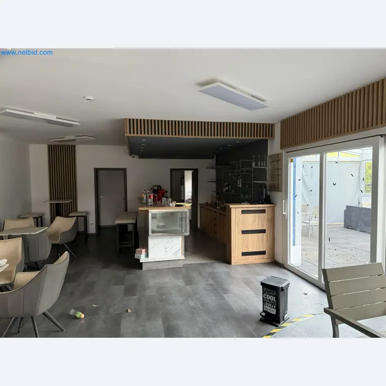 Property with commercial building, restaurant, and garage /
Online auction with incremental reduction of the starting price-4