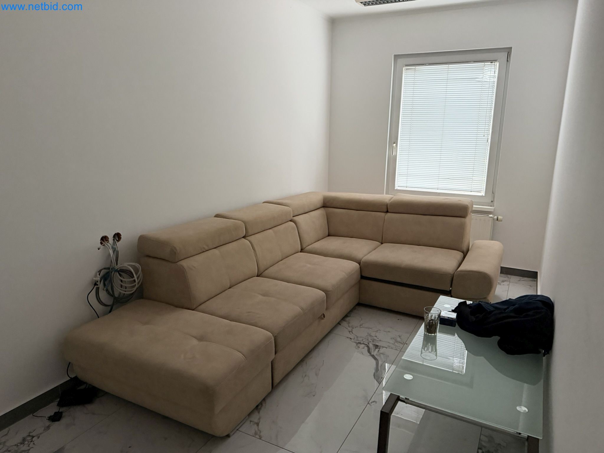 Property with commercial building, restaurant, and garage /
Online auction with incremental reduction of the starting price-5