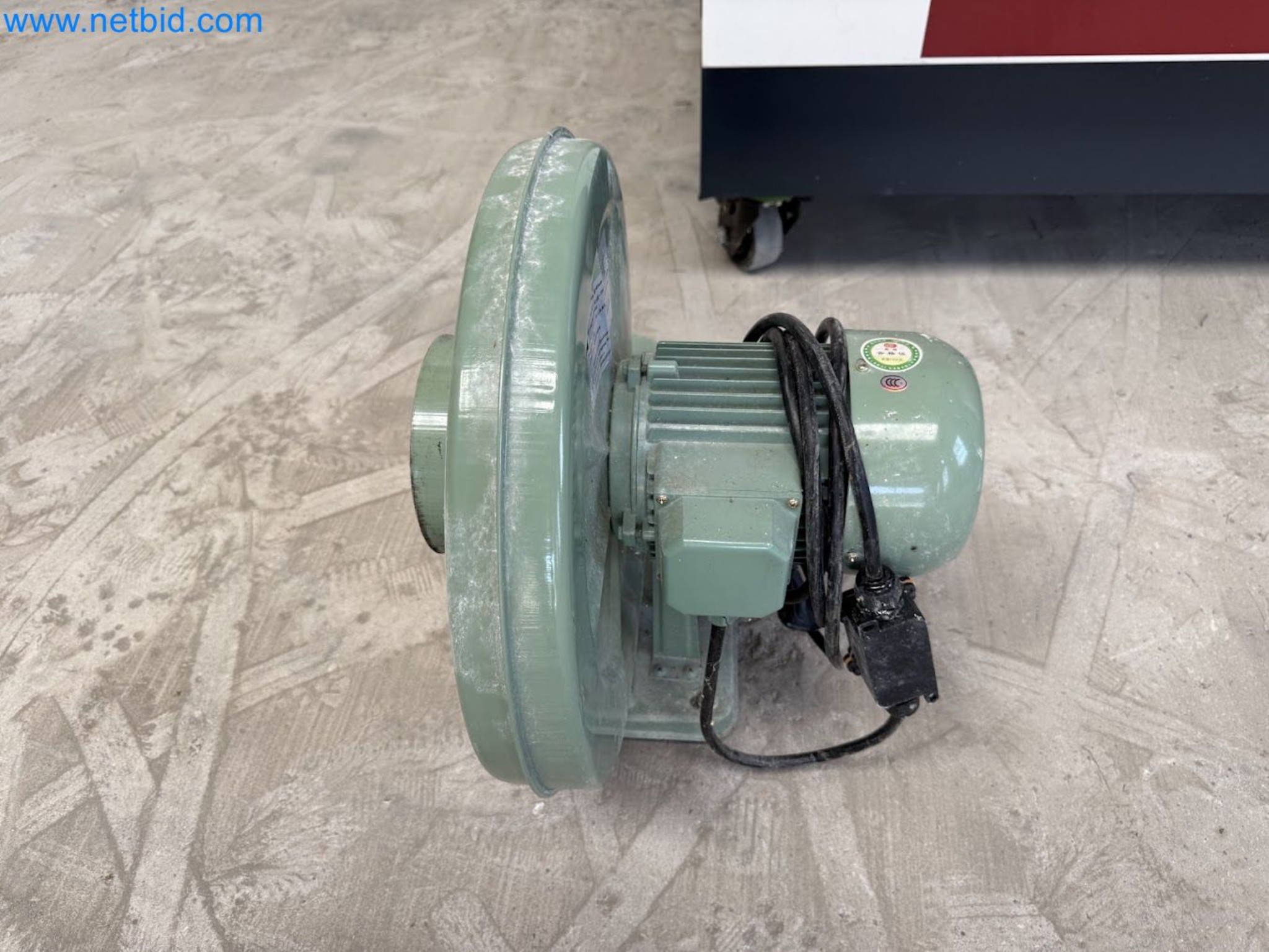 Laser engraving machine for use in the promotional products industry, the automotive industry, mechanical engineering, and personalization-10