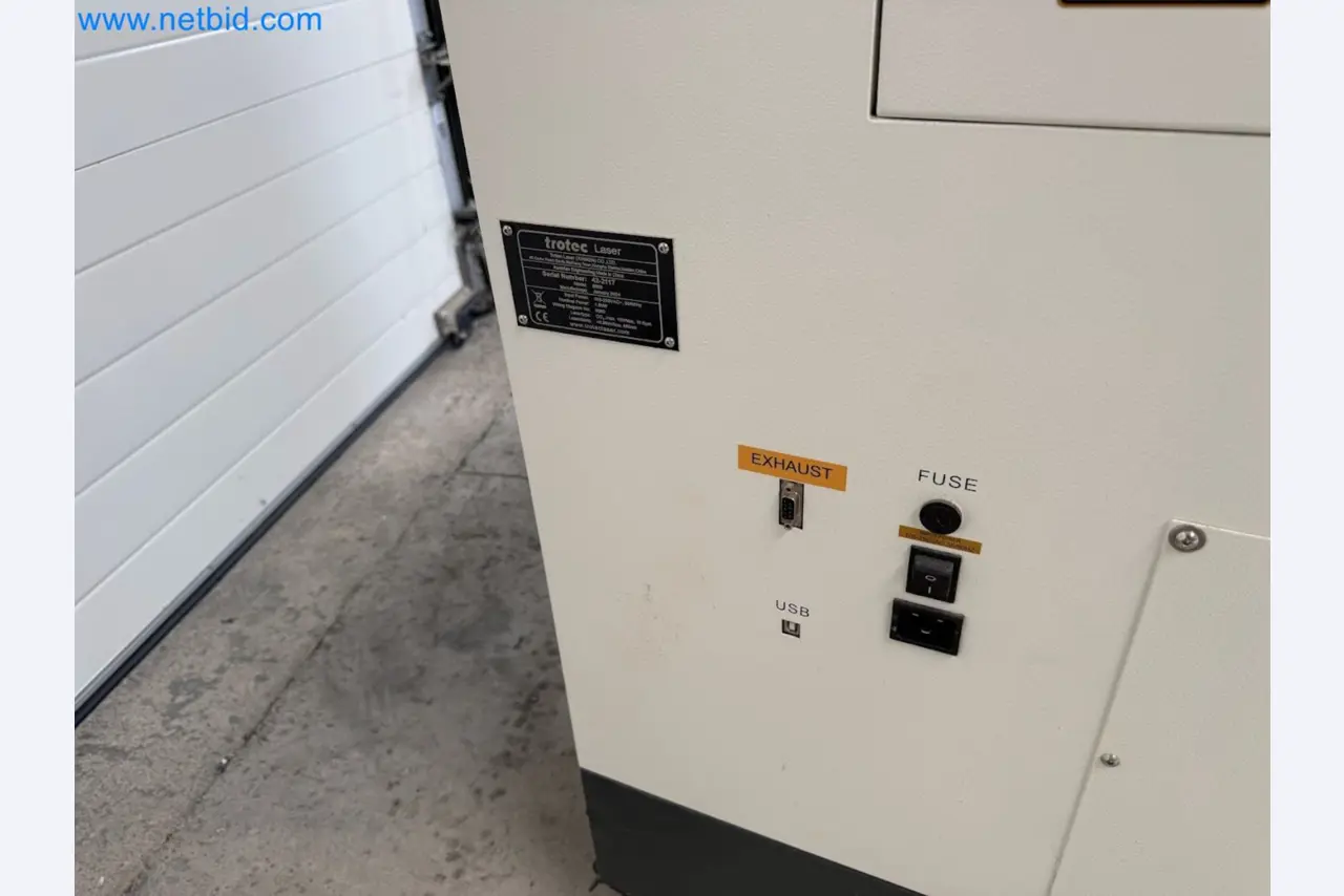 Laser engraving machine for use in the promotional products industry, the automotive industry, mechanical engineering, and personalization-16
