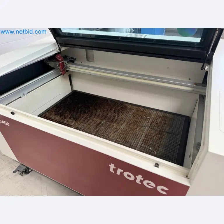 Laser engraving machine for use in the promotional products industry, the automotive industry, mechanical engineering, and personalization-29