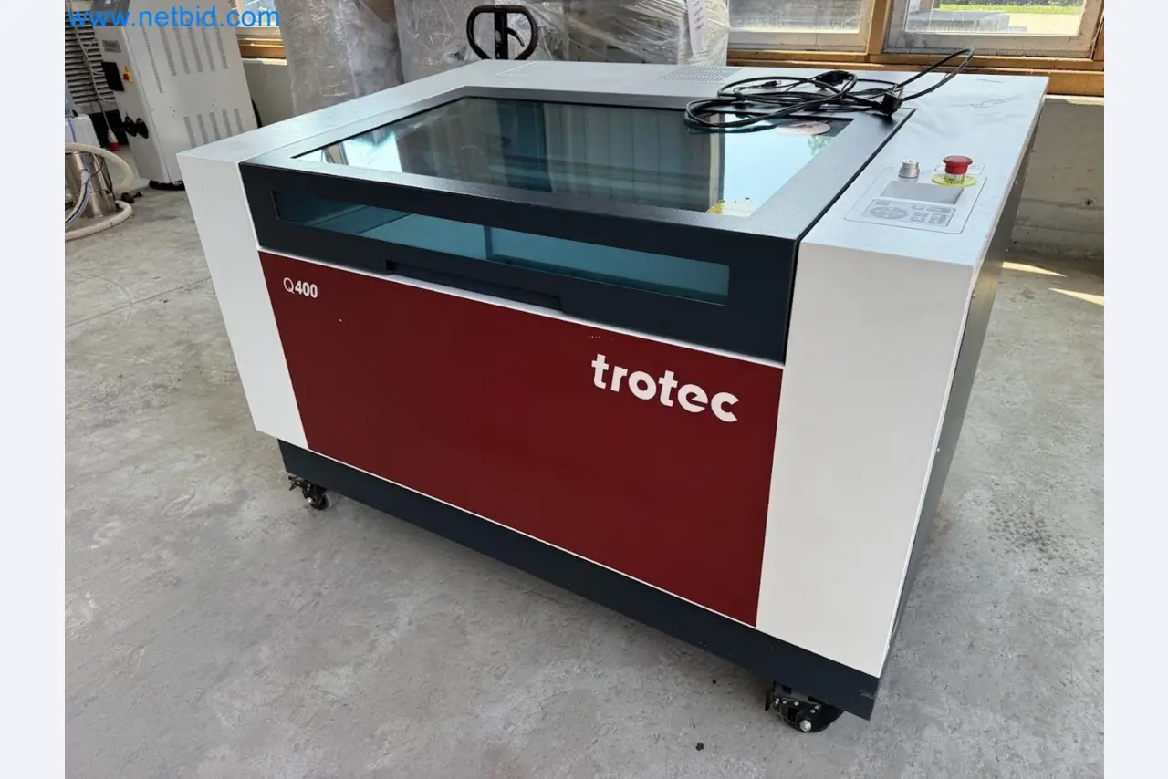 Laser engraving machine for use in the promotional products industry, the automotive industry, mechanical engineering, and personalization-7