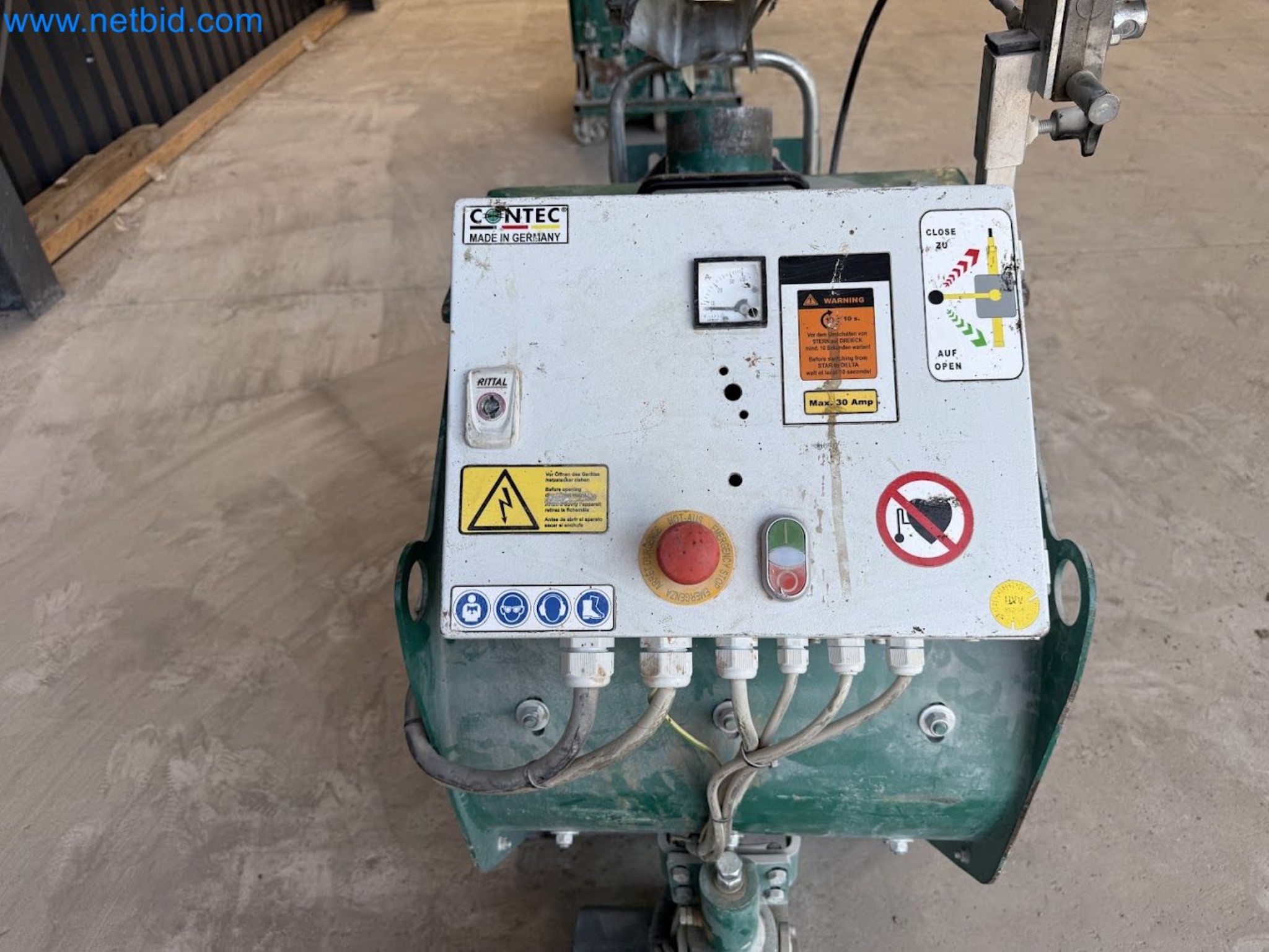 Versatile shot blasting machine with a matching extraction system-13