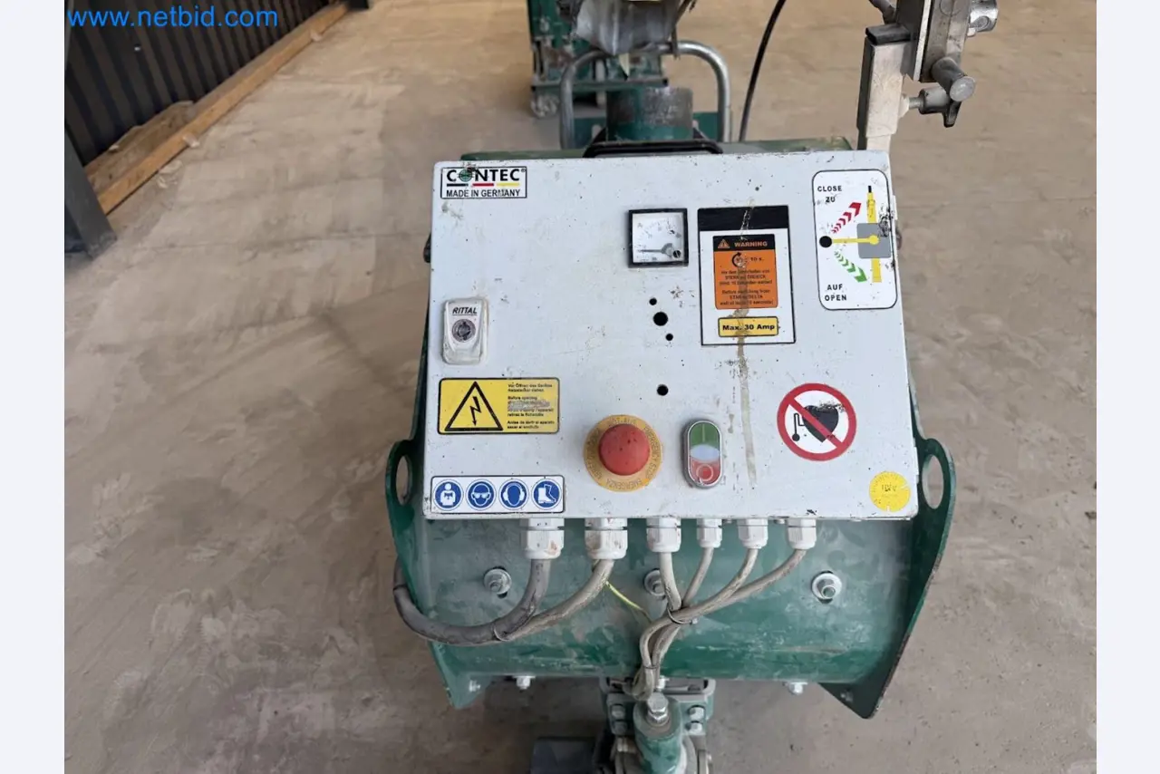 Versatile shot blasting machine with a matching extraction system-13