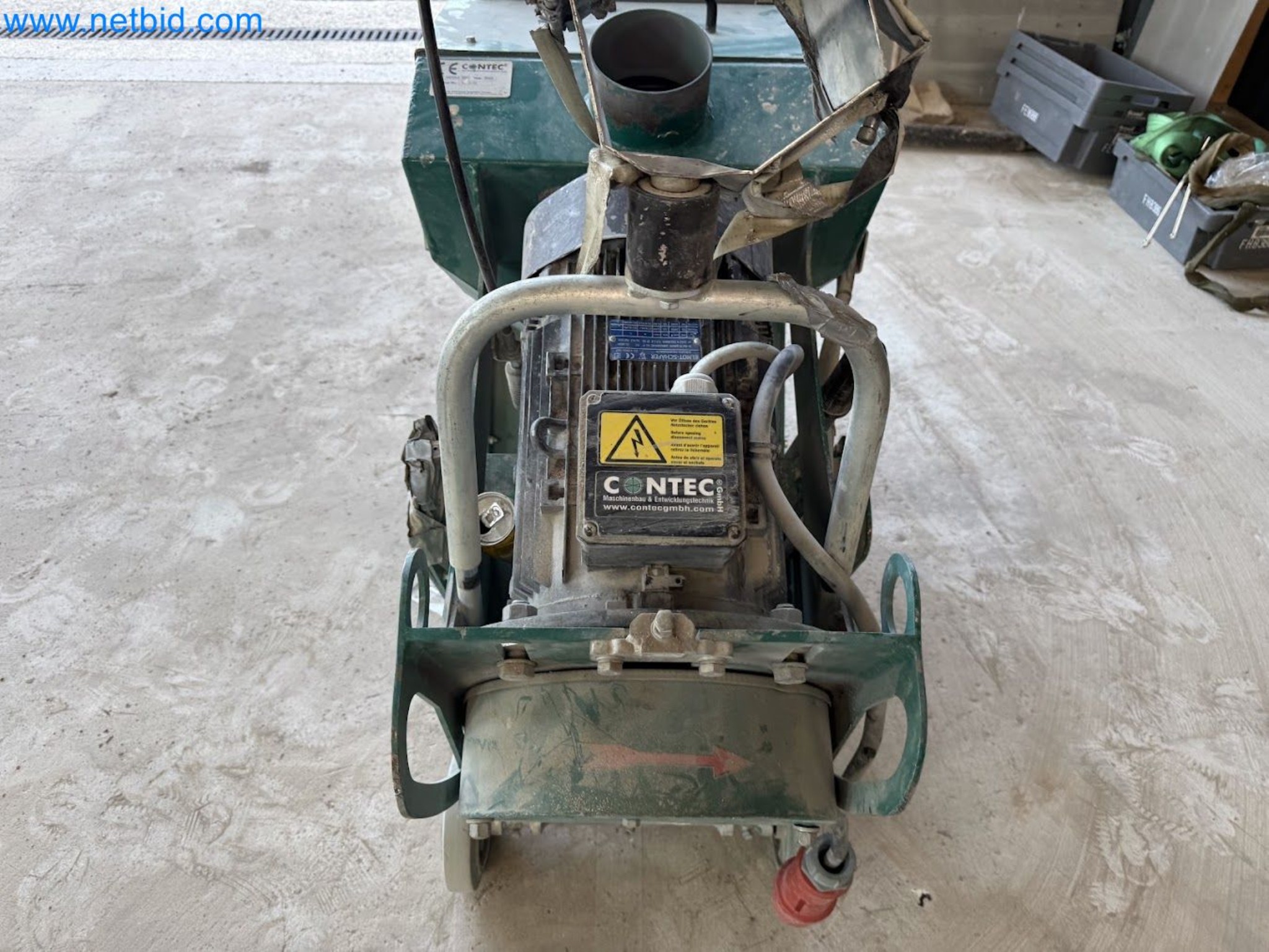 Versatile shot blasting machine with a matching extraction system-15