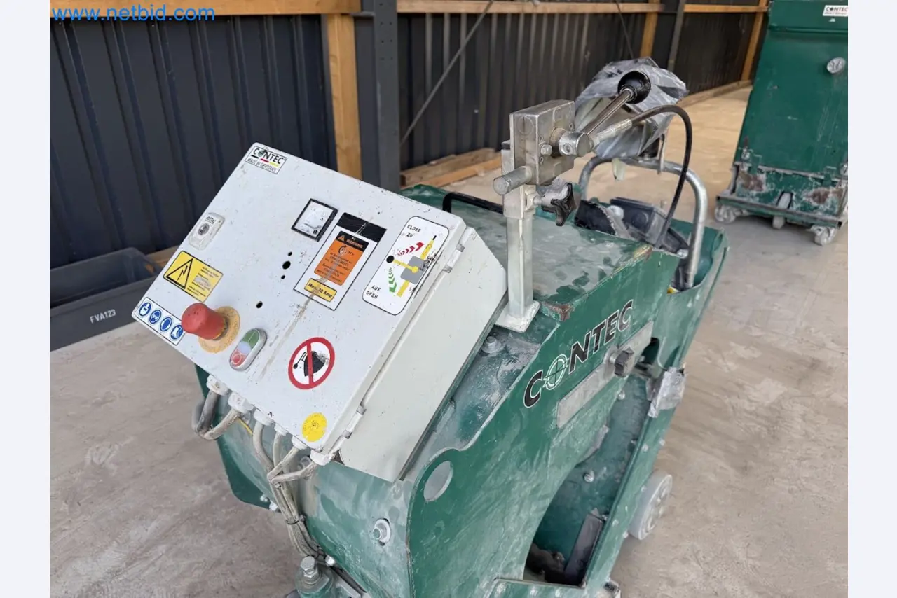Versatile shot blasting machine with a matching extraction system-16