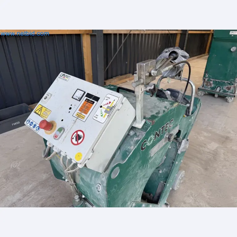 Versatile shot blasting machine with a matching extraction system-16