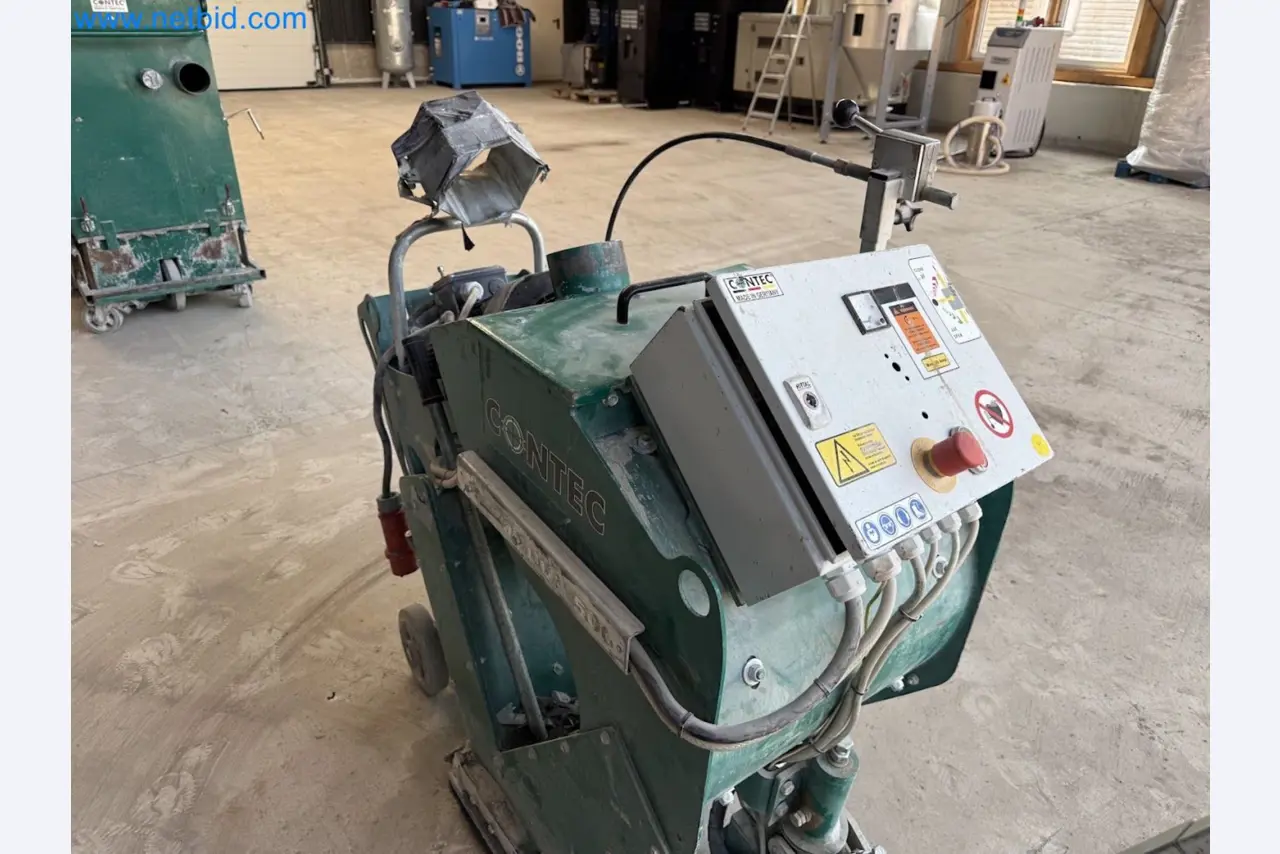Versatile shot blasting machine with a matching extraction system-17