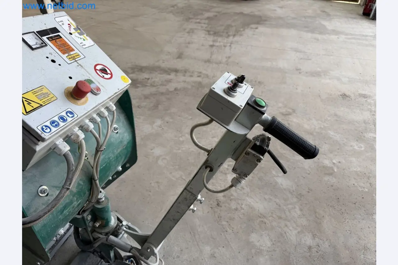 Versatile shot blasting machine with a matching extraction system-18