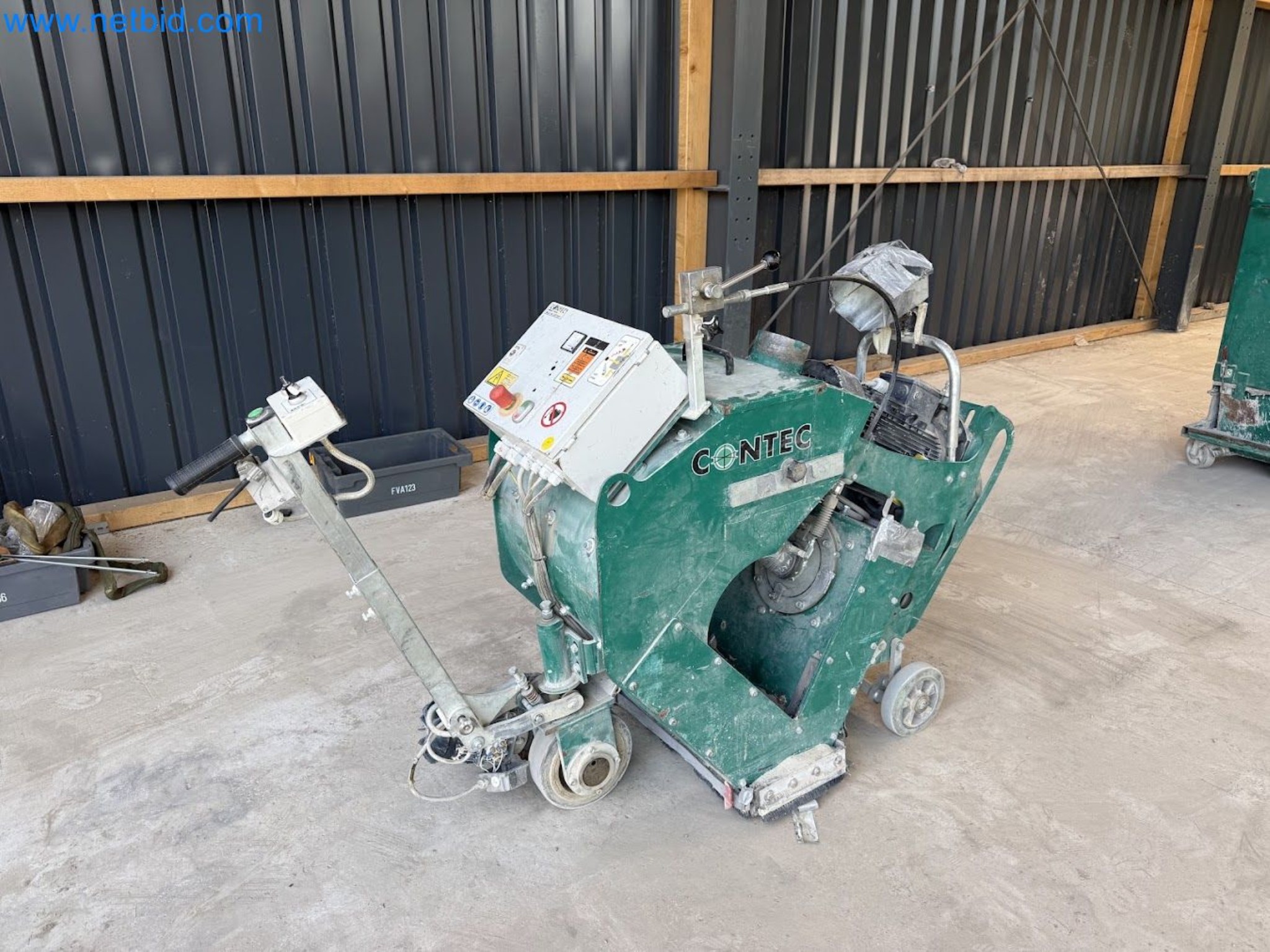 Versatile shot blasting machine with a matching extraction system-1