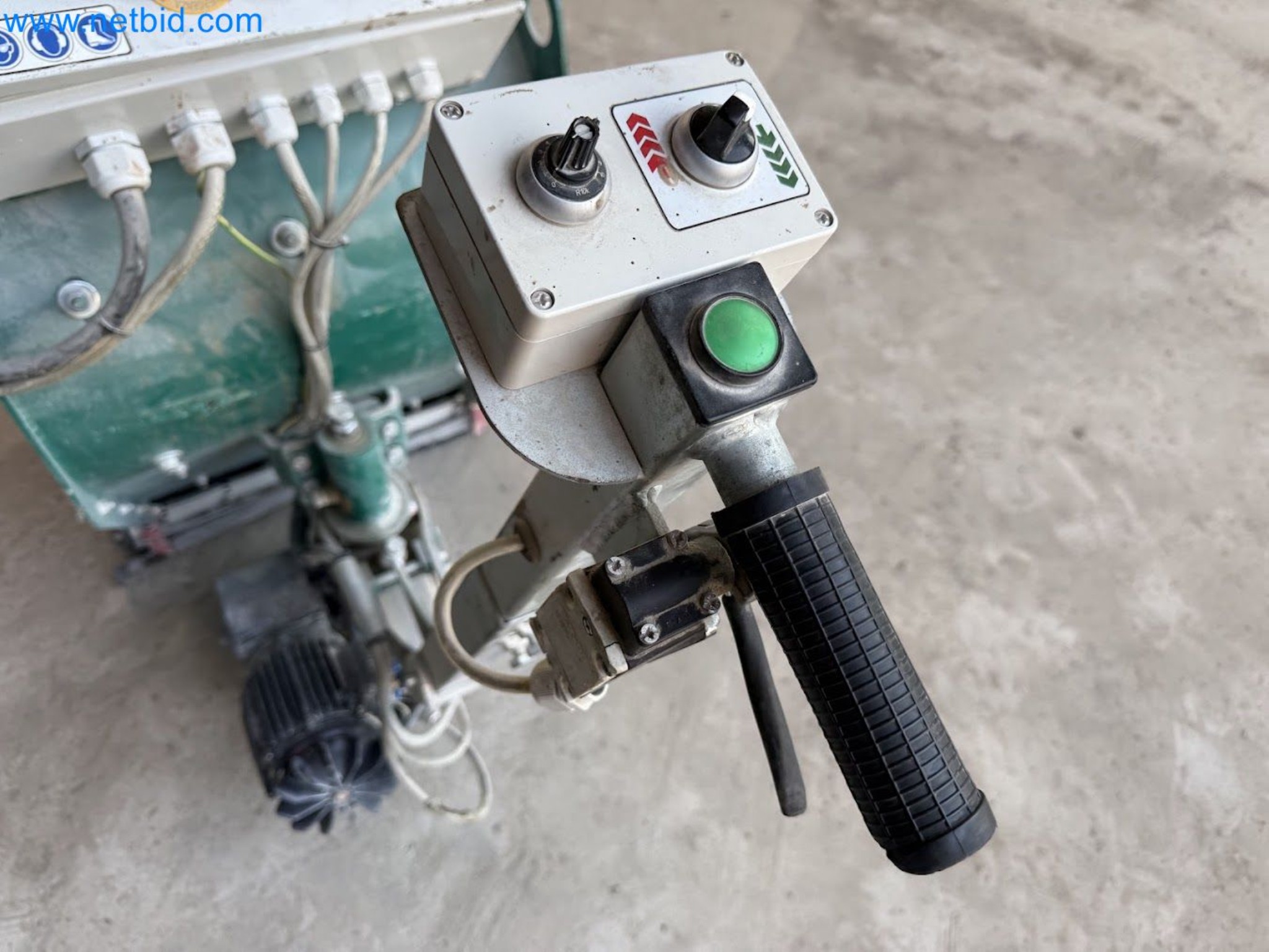 Versatile shot blasting machine with a matching extraction system-20