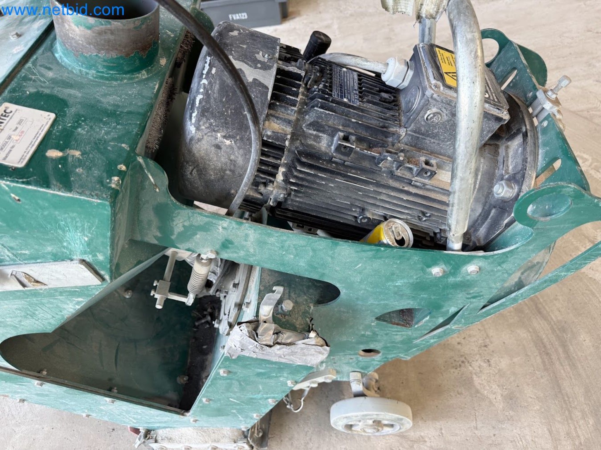 Versatile shot blasting machine with a matching extraction system-23