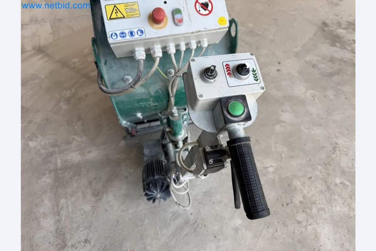 Versatile shot blasting machine with a matching extraction system-24