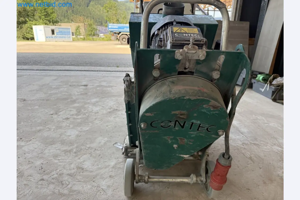 Versatile shot blasting machine with a matching extraction system-25