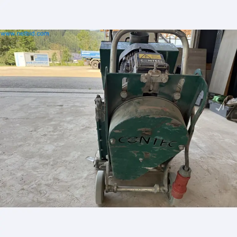 Versatile shot blasting machine with a matching extraction system-25