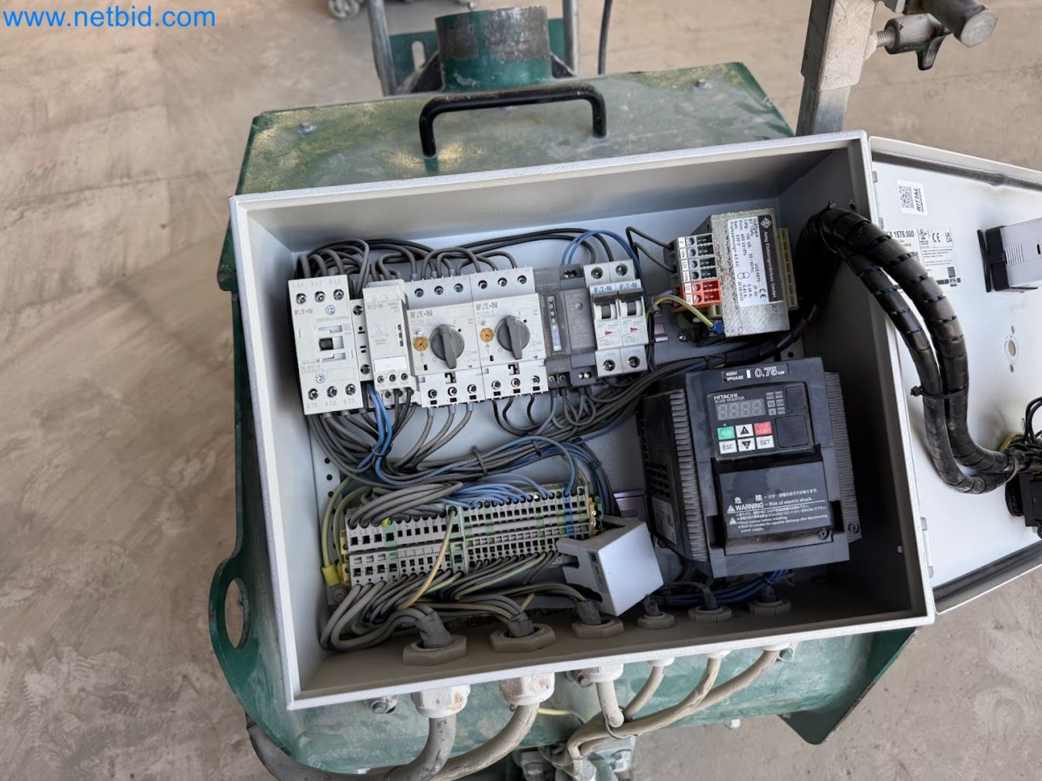 Versatile shot blasting machine with a matching extraction system-26